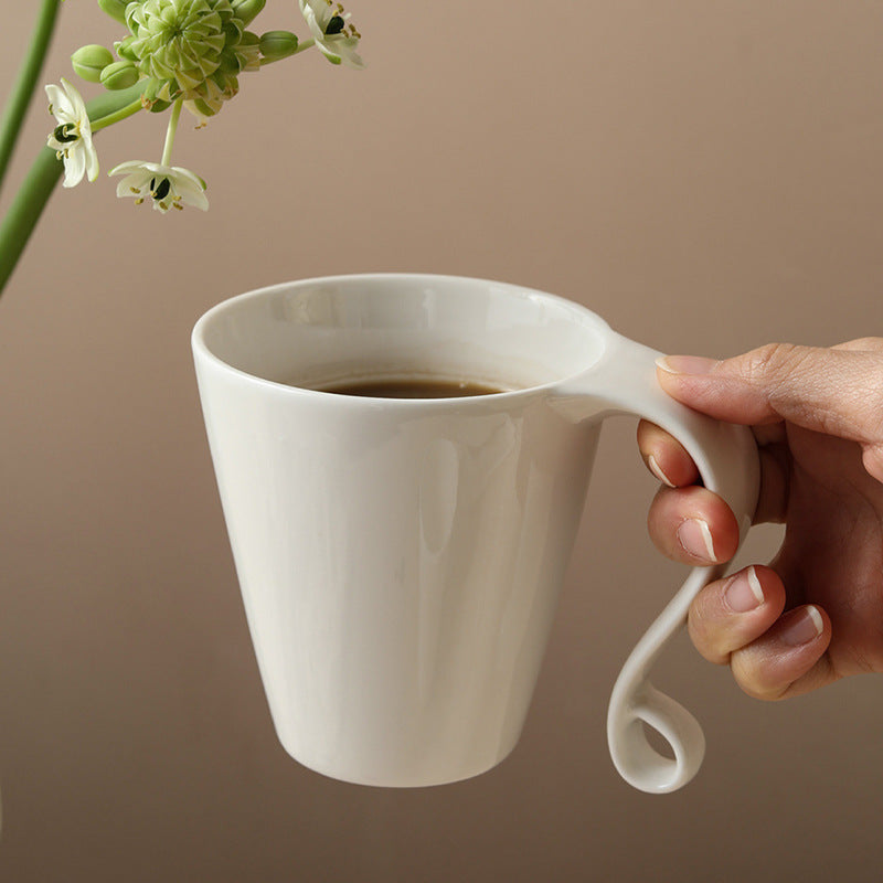 European-style flowing handle creative design ceramic coffee cup